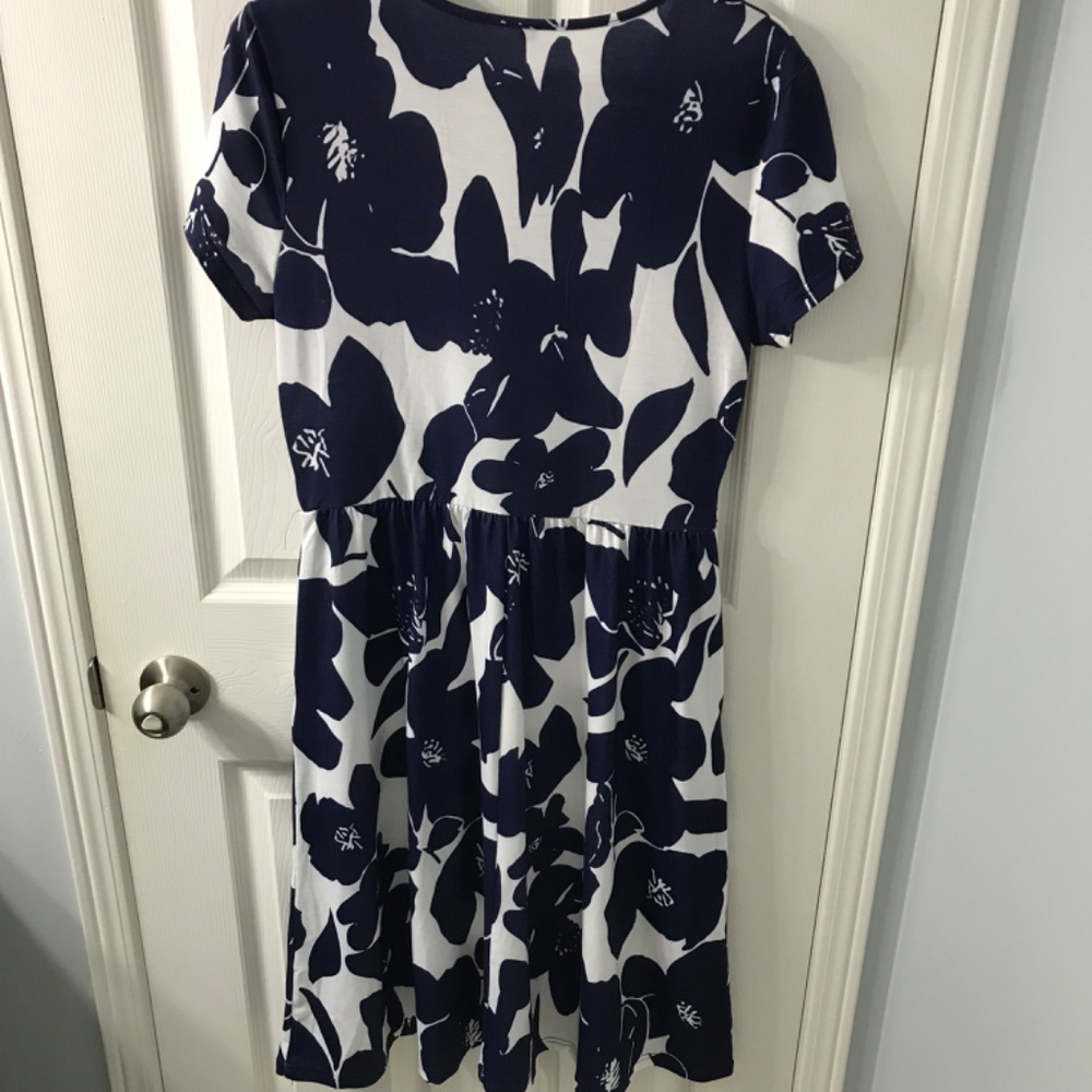 Dress - Picture 5 of 6